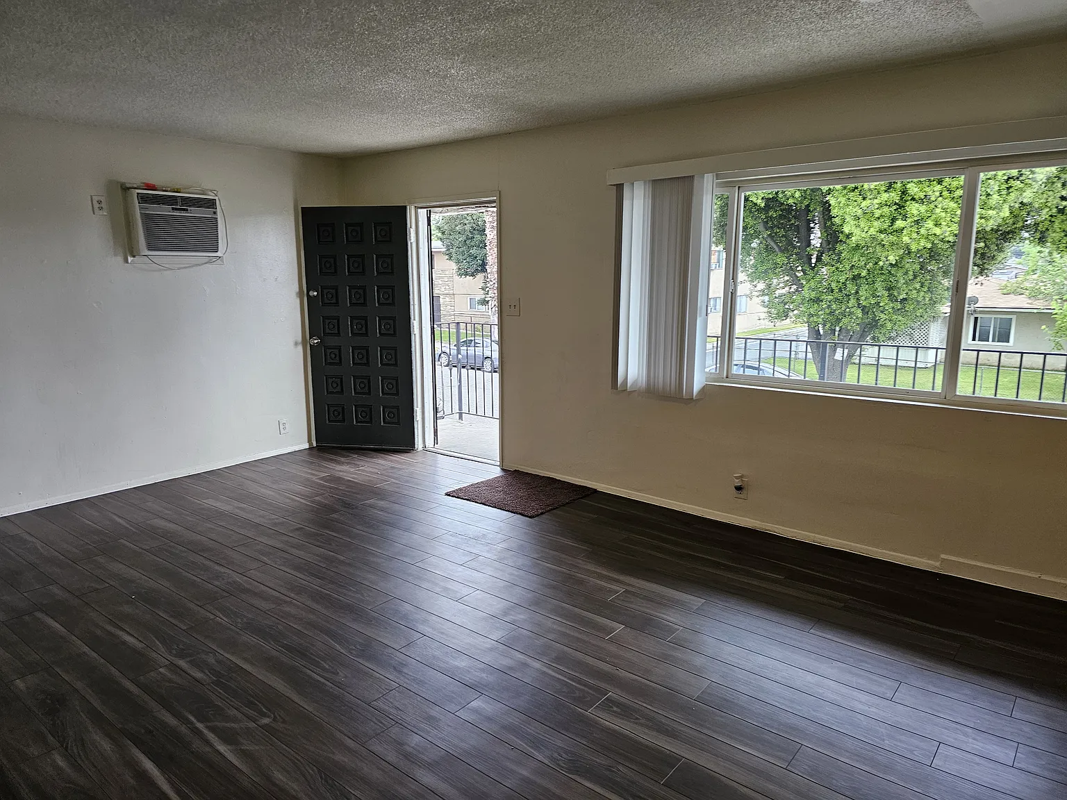 2 bed, 900 sqft, $1,795 — Photo 3