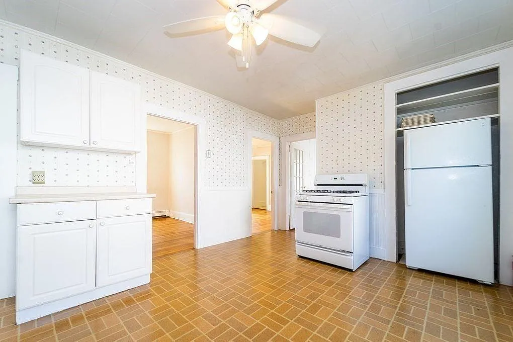 3 bed, 900 sqft, $2,200 — Photo 4