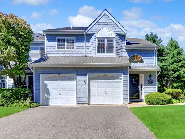 91 Lakebridge Drive #2, Kings Park, NY 11754