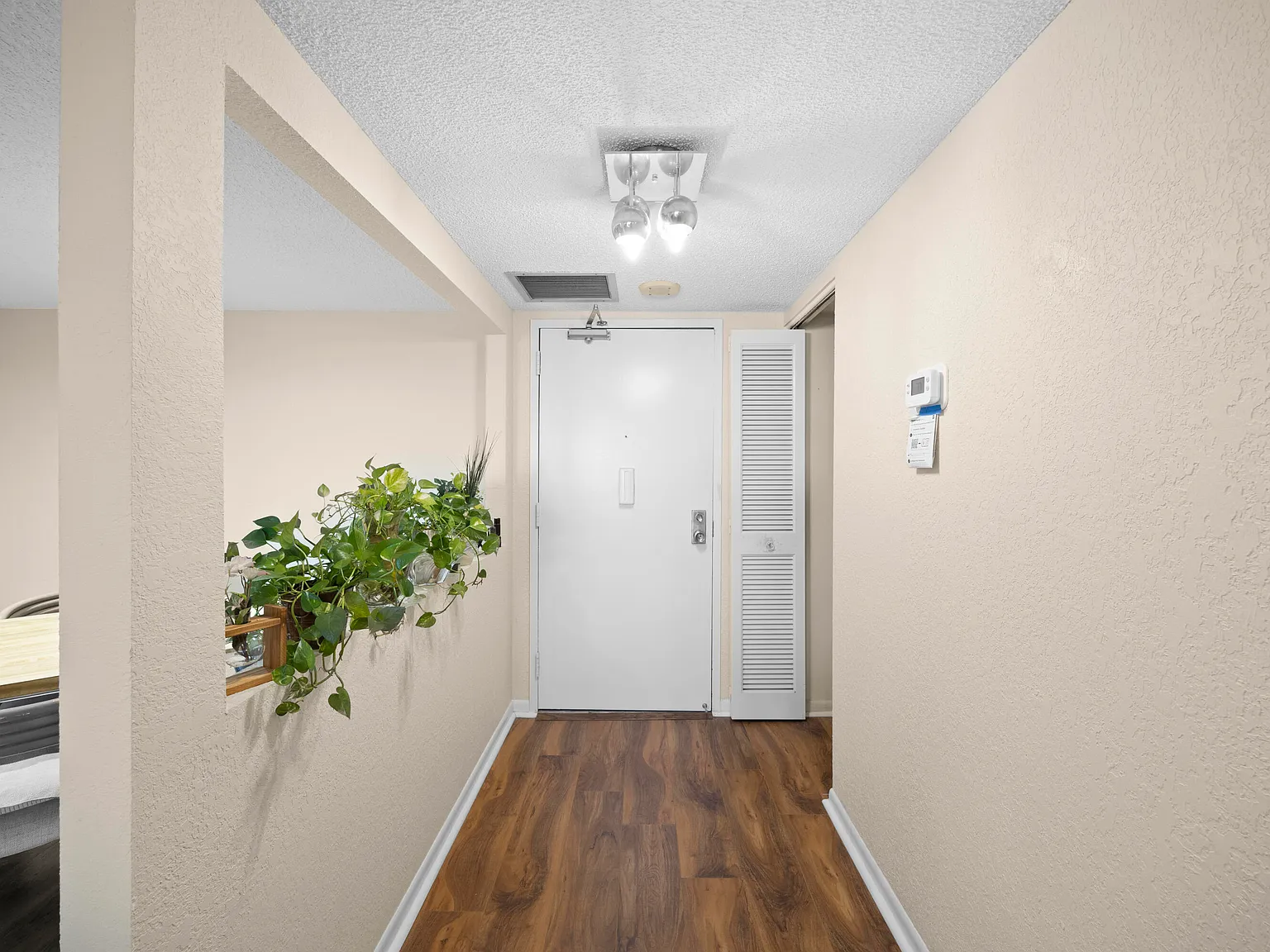2 bed, 2.0 bath, 1250 sqft, $2,200 — Photo 2