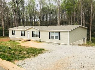 227 Woodcliff Dr, Wellford, SC 29385