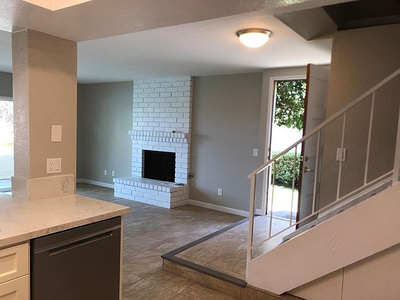 Gas burning fireplace