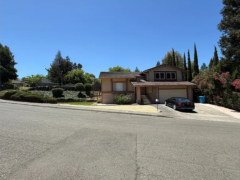 Sunrise Way — Photo 22