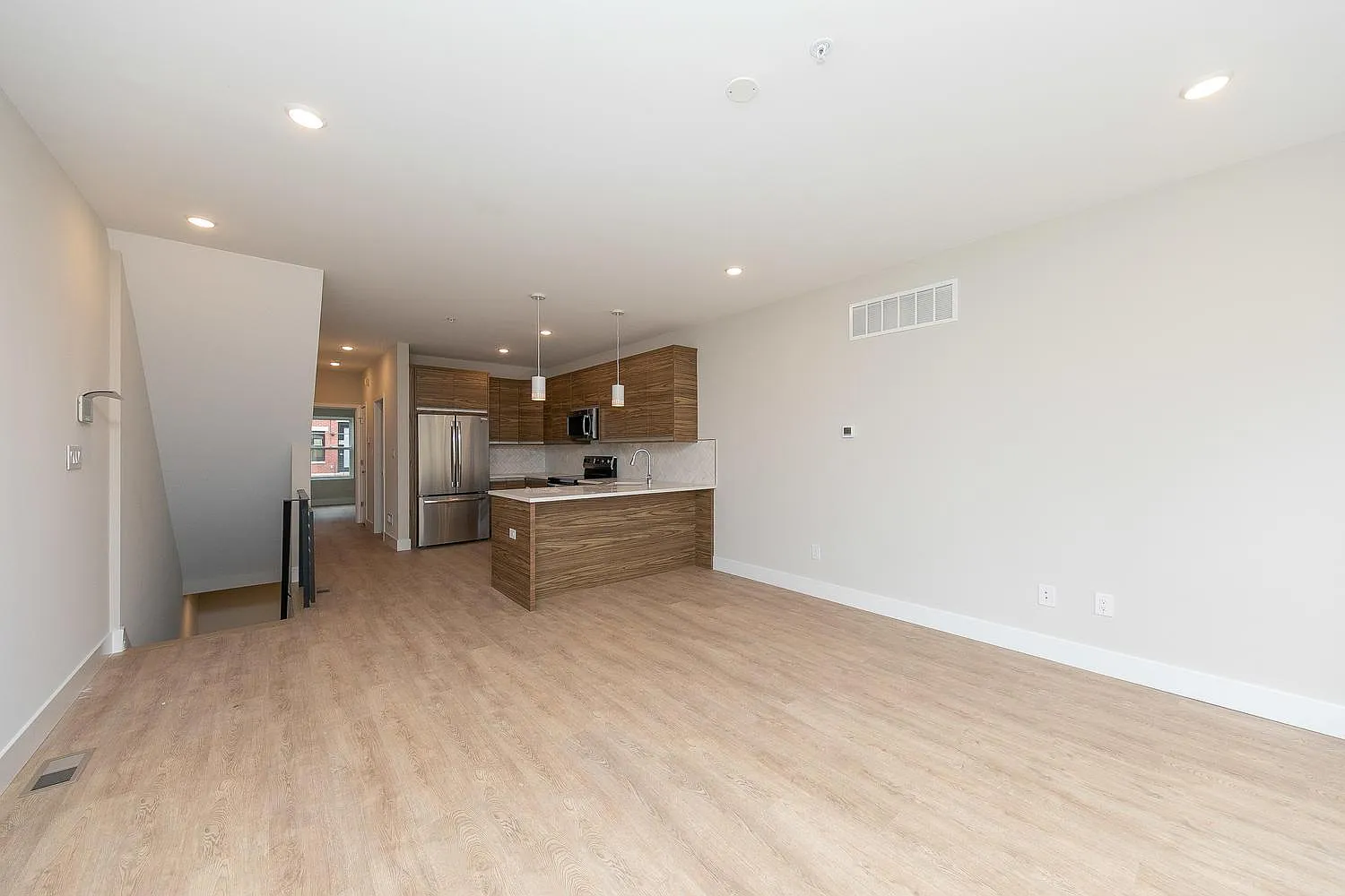 3 bed, 1500 sqft, $2,400 — Photo 4