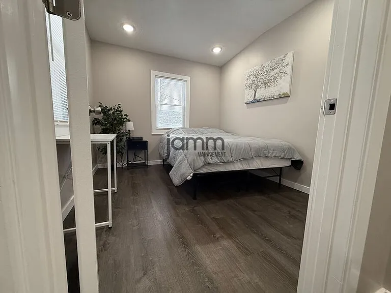 1335 W 69th St #3 — Photo 7