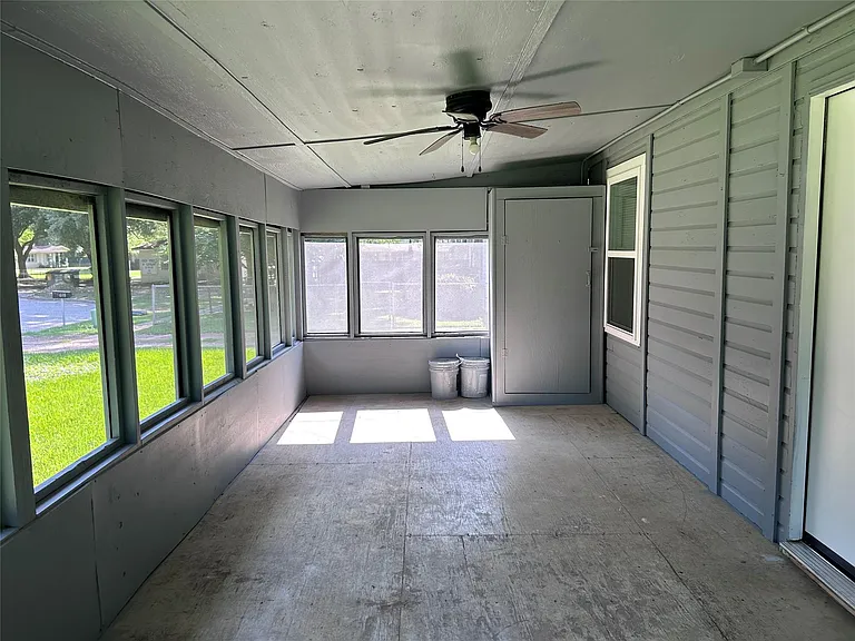 616 E Boothe St — Photo 1