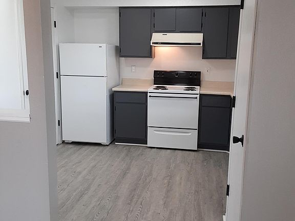 2nd image of 906 E D St #12