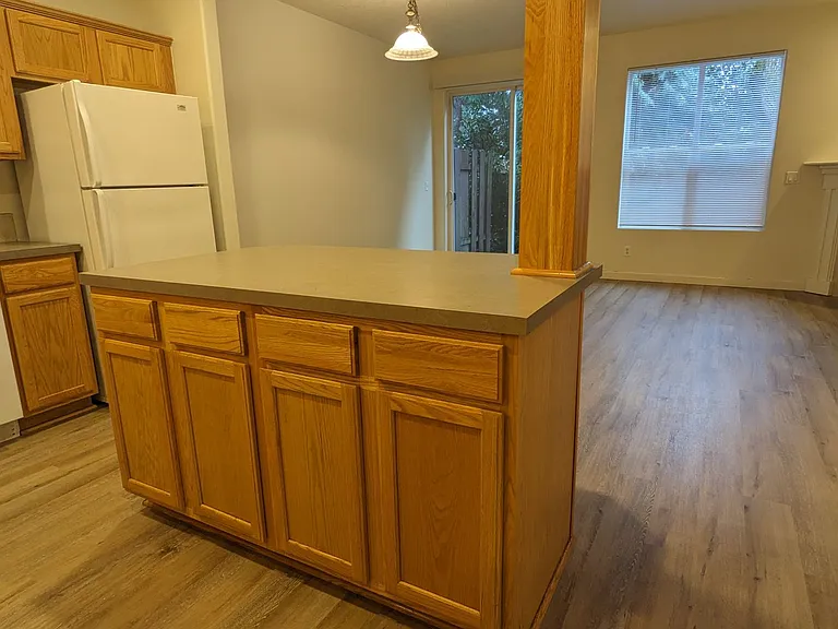 Halsey East Townhomes — Photo 52