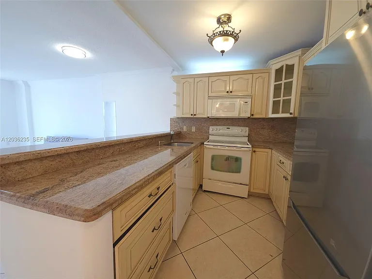 401 Ocean Dr #304 — Photo 5