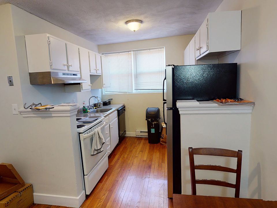 1st image of 402B Highland Ave #32