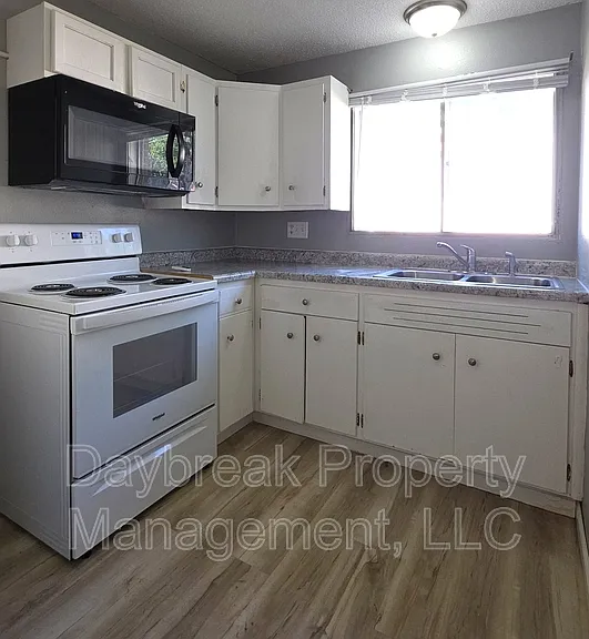 32 10th Ave N #6 — Photo 8