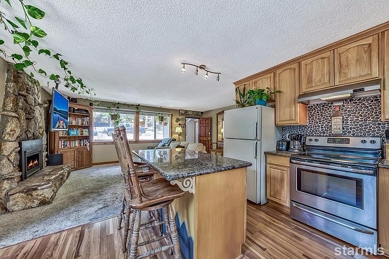 1st image of 1571 Tionontati St