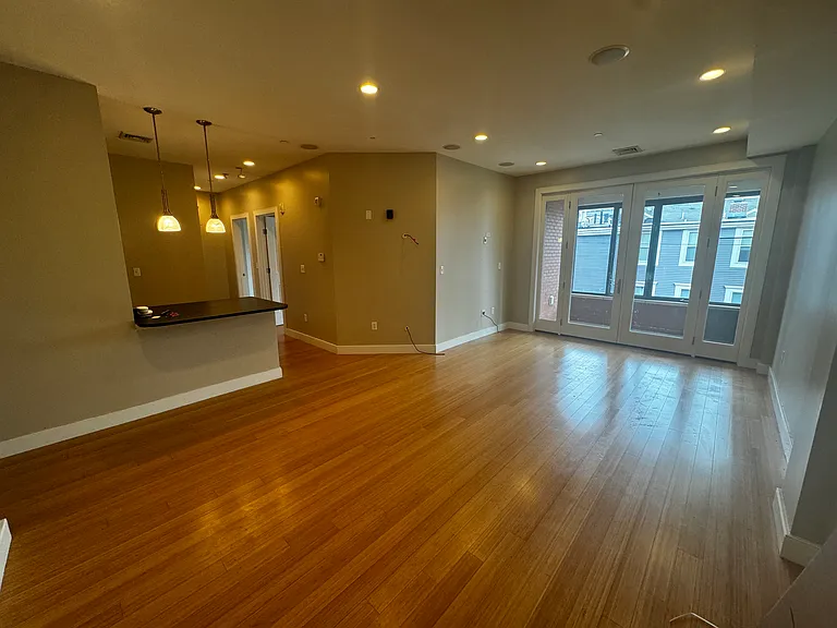 152 Old Colony Ave #15 — Photo 4