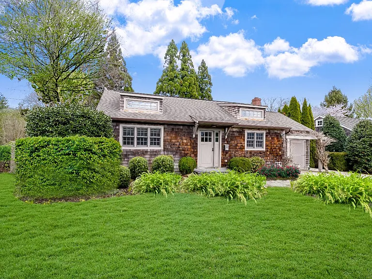 28 Mill Hill Ln — Photo 1