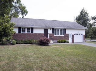 39 Pitch Pine Rd, Albany, NY 12203