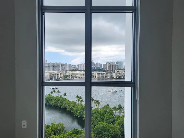17301 Biscayne Blvd #1202 — Photo 13