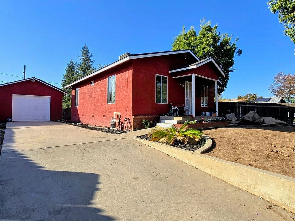 2nd image of 229 W Minarets Ave