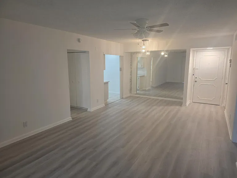 959 SE 2nd Ave #204 — Photo 2