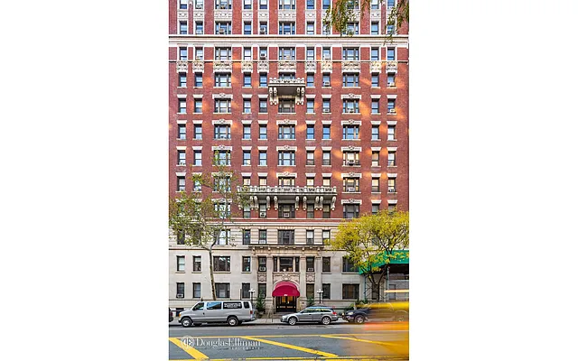 Sold by Douglas Elliman | media 24