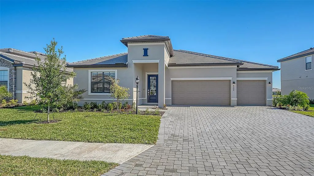 4 bed, 3.0 bath, 2800 sqft, $10,000 — Photo 1