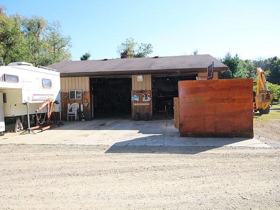 3rd image of 32566 Windy Acres Ln