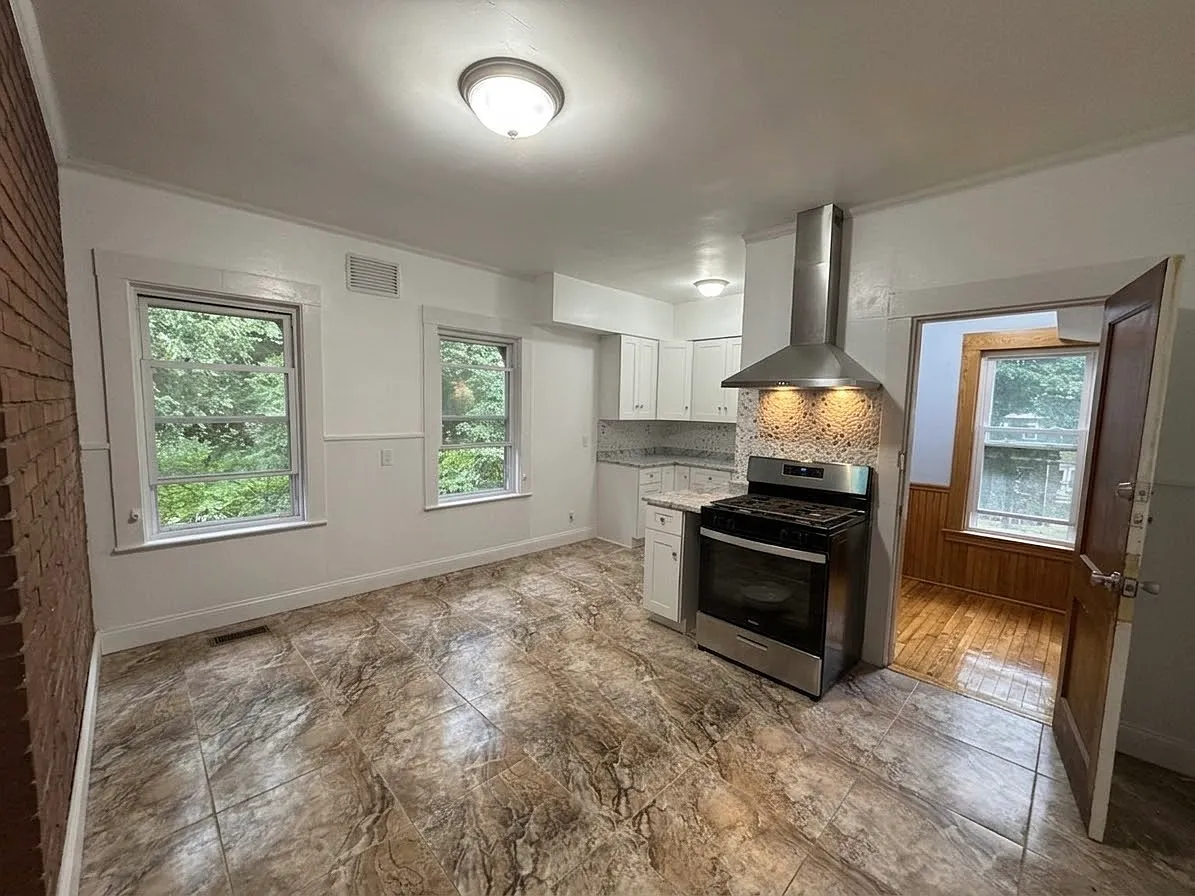 3 bed, 1800 sqft, $3,000 — Photo 1