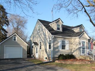 572 E State St, Burlington, WI 53105