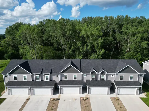 4300 Spruce Creek Dr, Cedar Falls, IA 50613