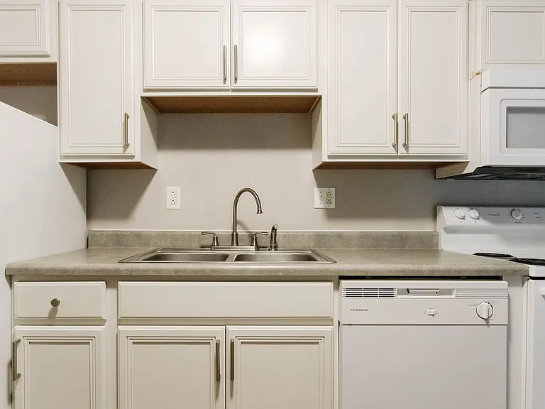 River Edge Apartments — Photo 13