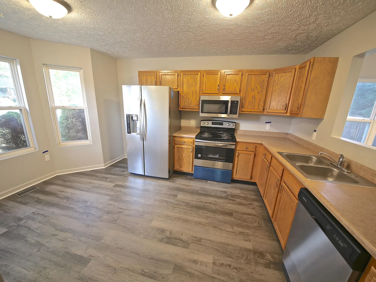 876 Meadowlands Drive - 1 — Photo 4