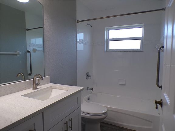 5th image of 1077 Rotonda Cir