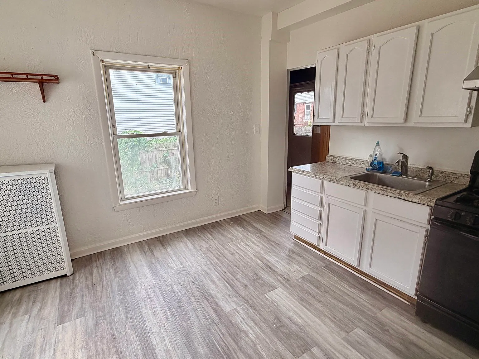 4 bed, 2.0 bath, 1541 sqft, $2,700 — Photo 4