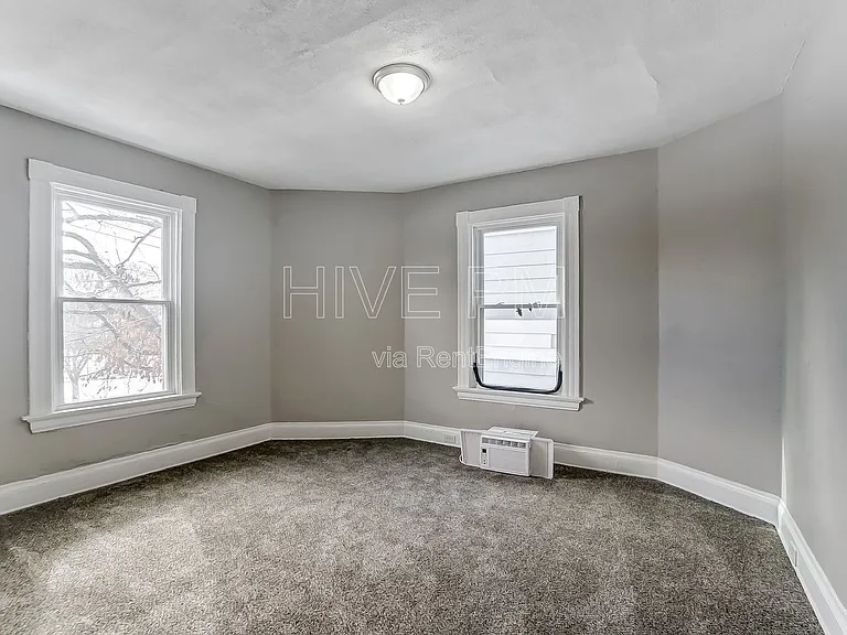 1758 Brewster Ave — Photo 20