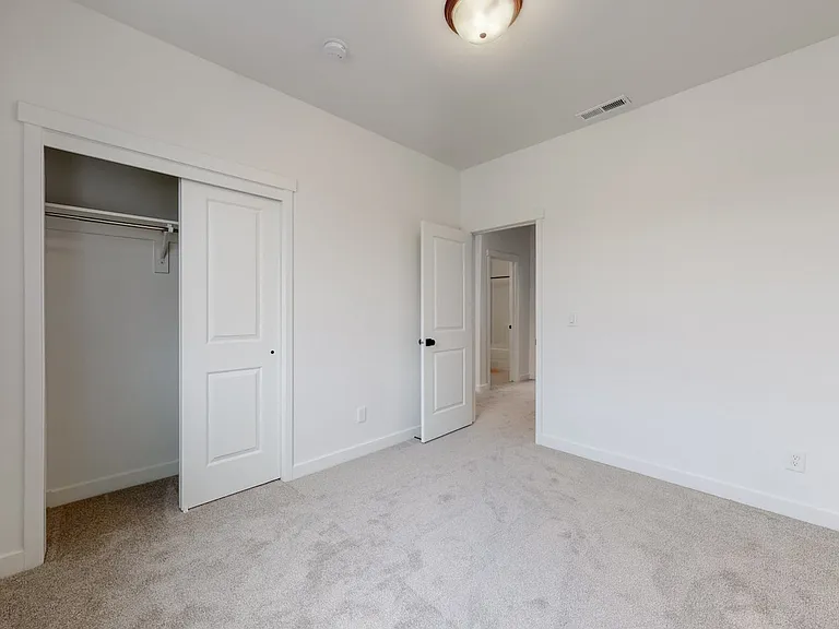 546 S 1040 W — Photo 22