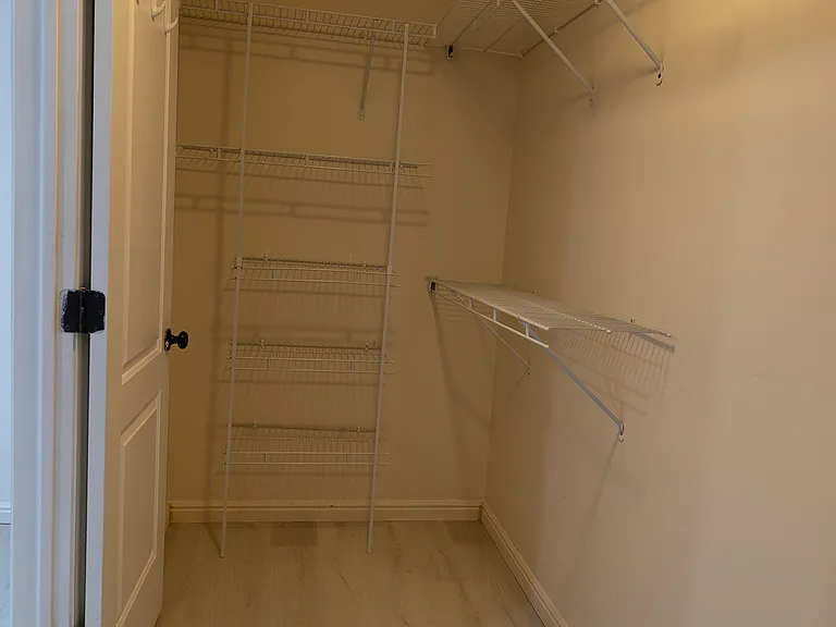 1066 E Searle Ln — Photo 11