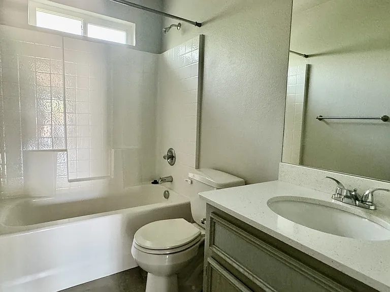 400 Lowes Blvd #B — Photo 12