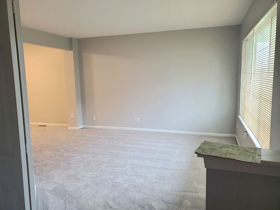 4th image of 39647 N Warren Ln