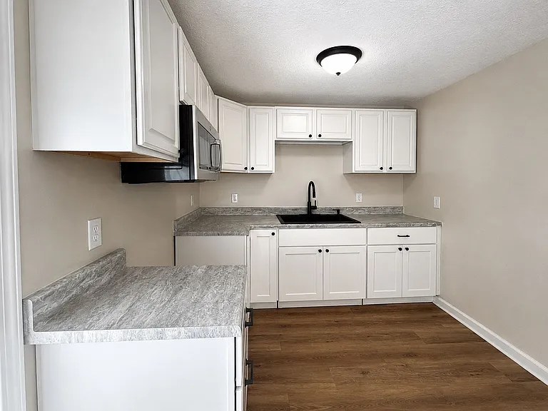 217 E Whitesboro St — Photo 8