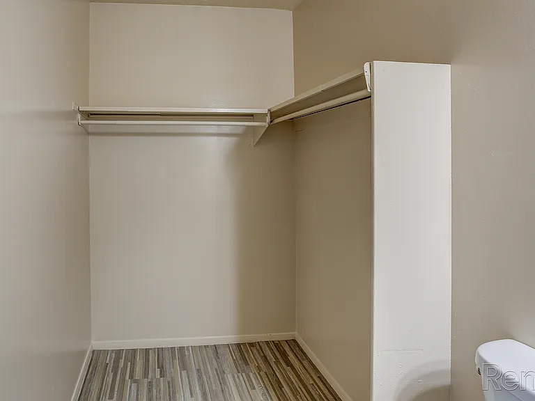 Glenview Apartments — Photo 121