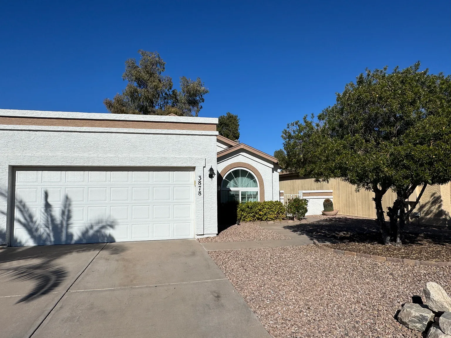 2 bed, 1101 sqft, $2,300 — Photo 1