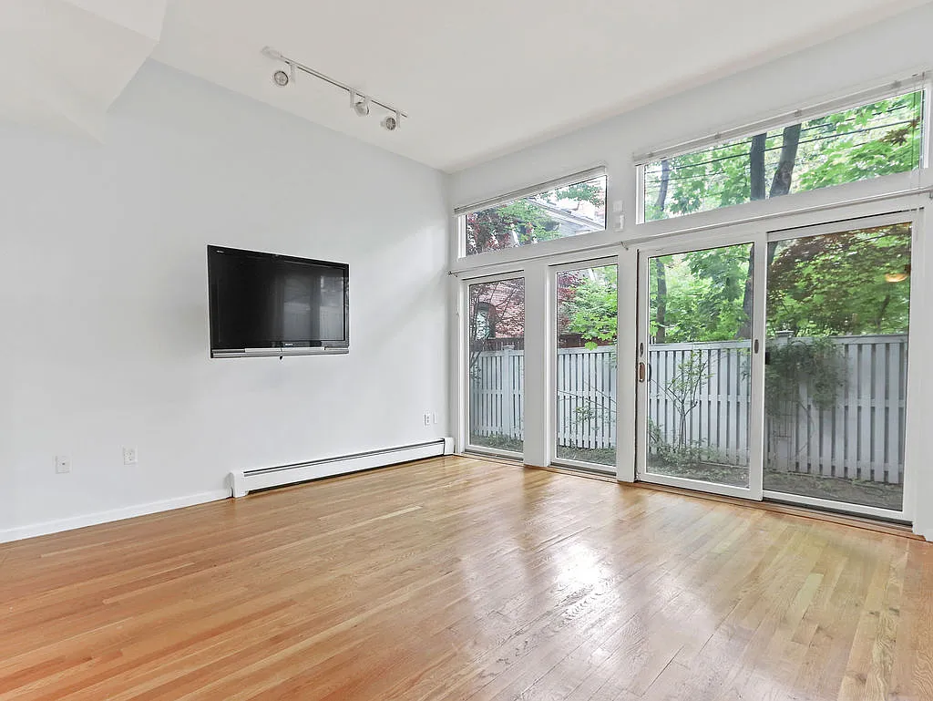 3 bed, 1588 sqft, $5,800 — Photo 2