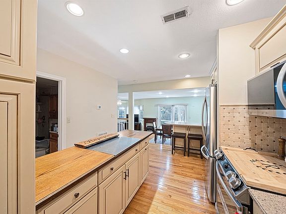 5th image of 206 Tall Oaks Dr Unit F