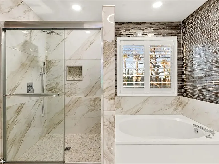 8528 Sierra Cima Ln — Photo 11