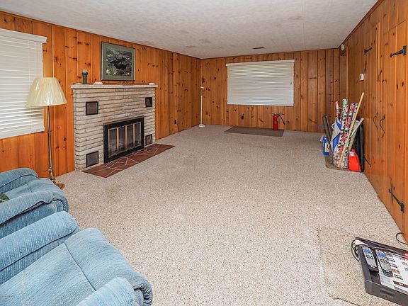 3rd image of 11333 Oak Dr