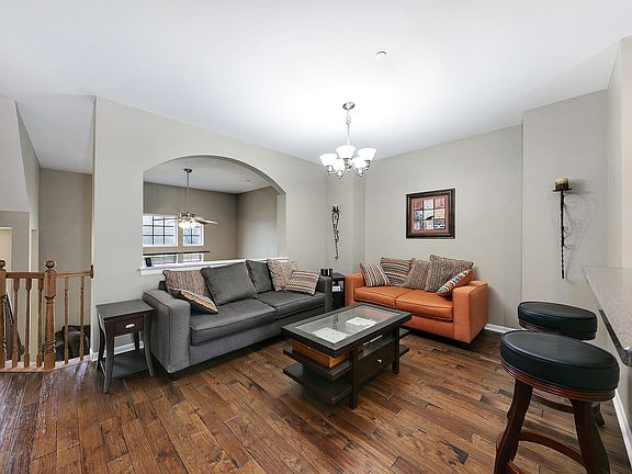 4th image of 1189 Comiskey Ave