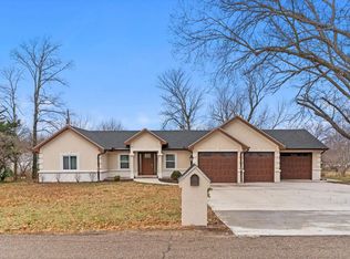 1807 SW Broadview Dr, Topeka, KS 66615