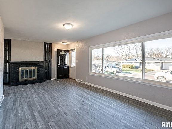 4th image of 414 Crestlawn Dr