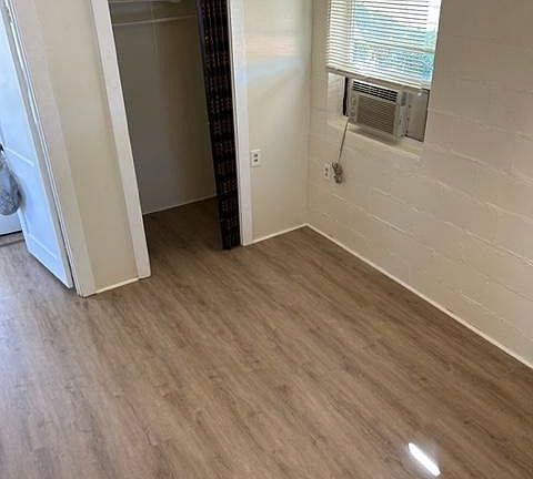 5th image of 1950 Killarney Dr #2