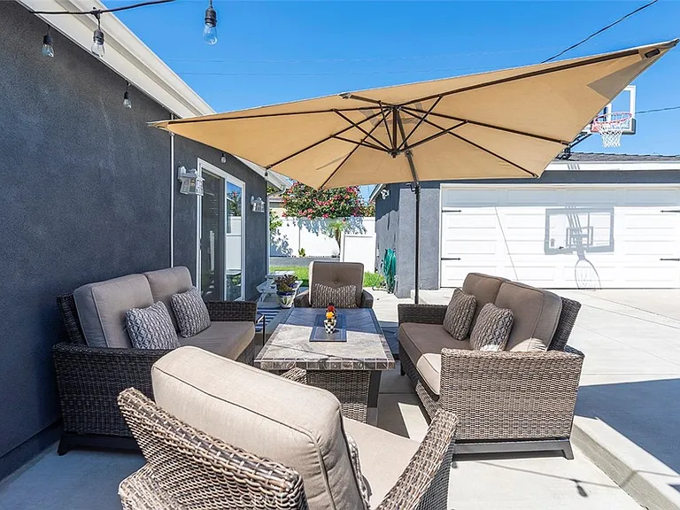 18417 Glenburn Ave — Photo 28