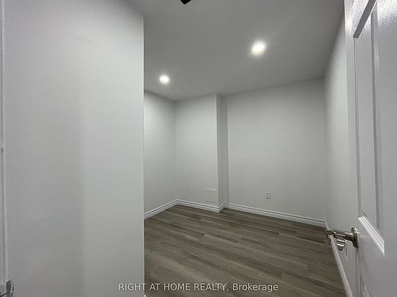 5th image of 58 Meadowcrest Ln